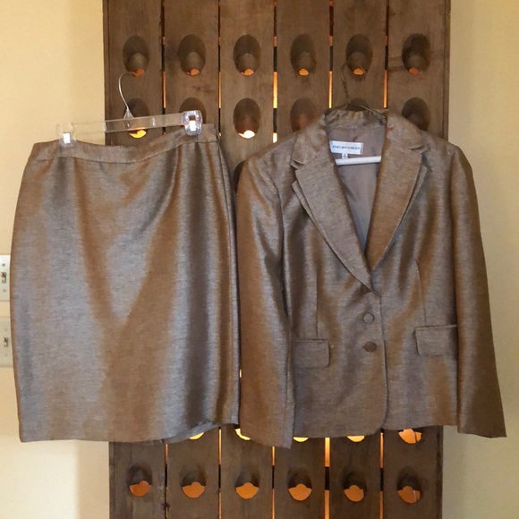 Jones New York suit - Picture 1 of 4